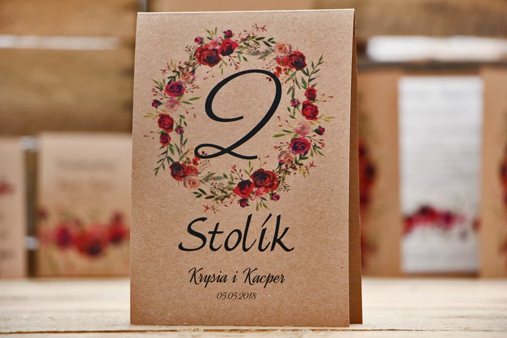 Numery na Stół Weselny z Bordową Różą i Kwiatami Leśnymi | Numerki i Oznaczenia Stołów Weselnych | Owoce Leśne nr 3