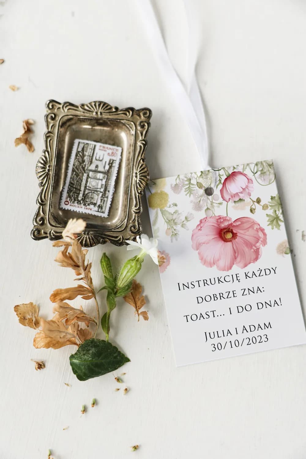 Personalizowane Zawieszki na Wódkę z Kwiatami | Etykiety na Alkohol Ślubne | Impresja nr 1
