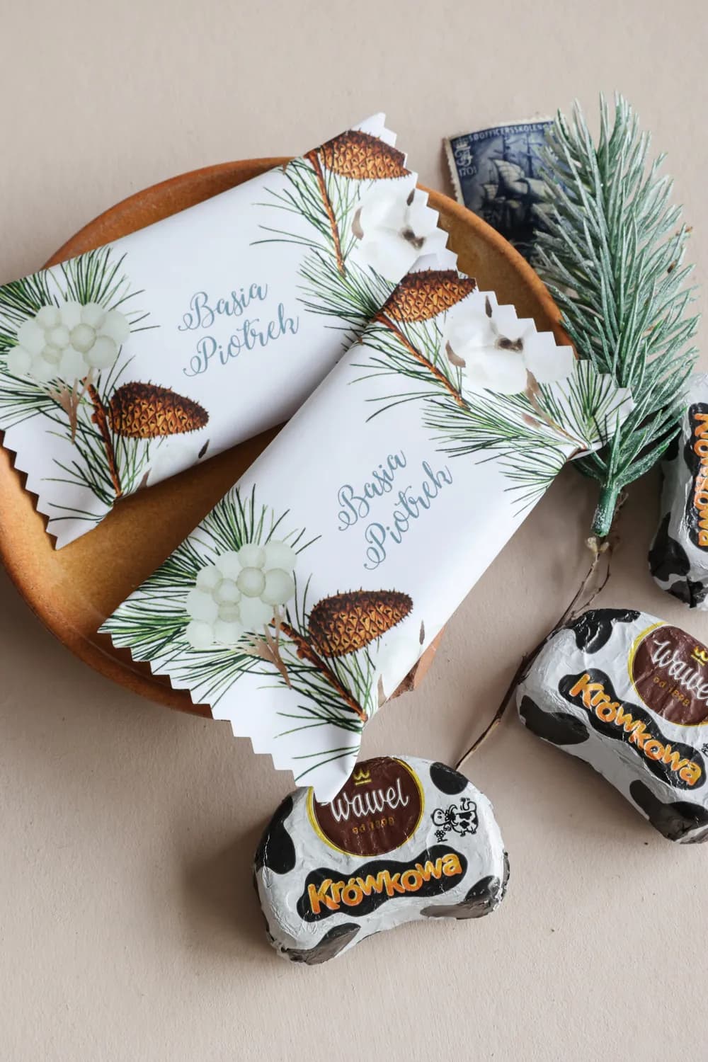 Podziękowania dla gości czekoladki z motywem zimowych szyszek i bawełny Korani nr 8