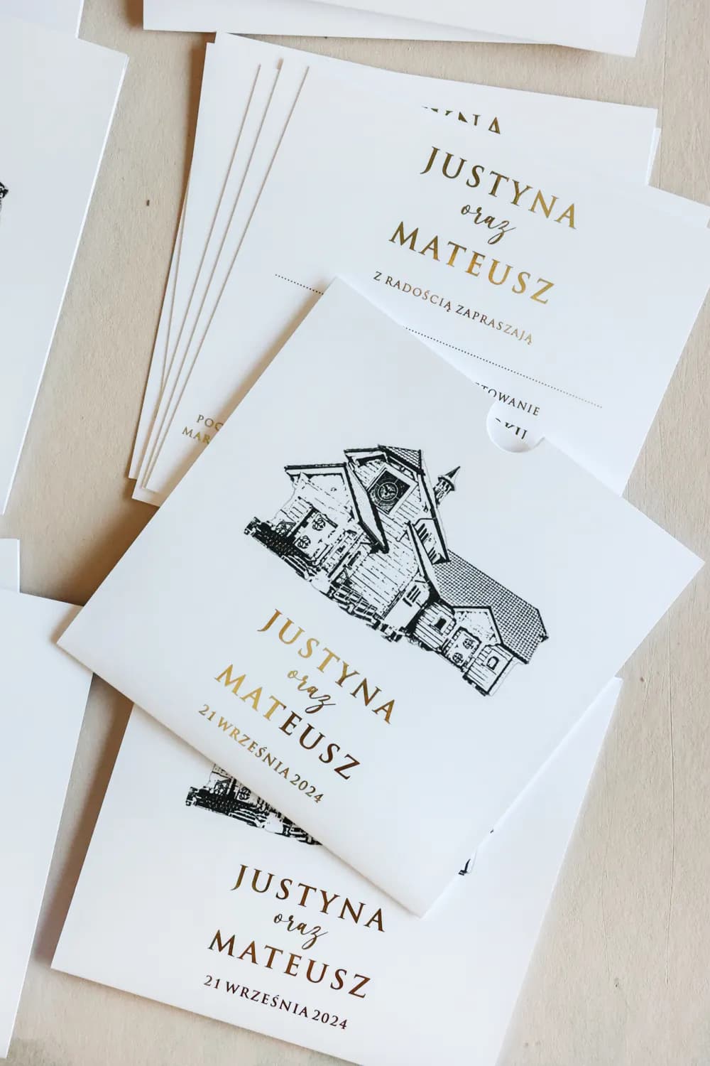 Zaproszenia ślubne w etui minimalistyczne ze złoceniem i folią soft touch – Mokait nr 1 - 2