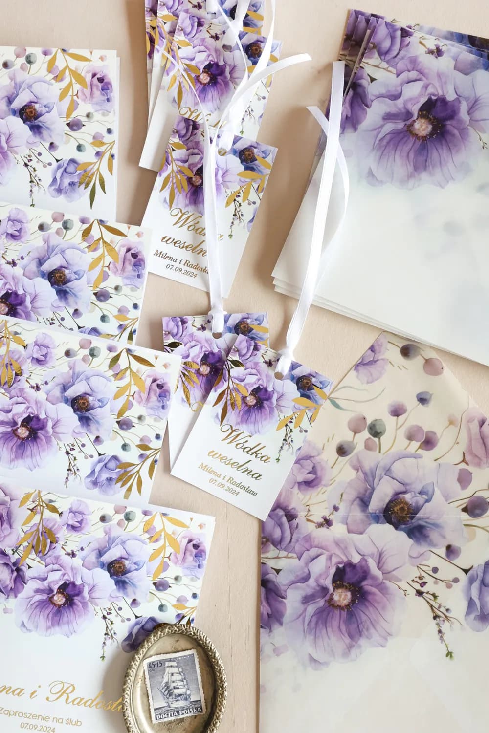 Złocone Zawieszki na Wódkę Fioletowe Kwiaty | Eleganckie Zawieszki na Alkohol Ślubne | Rubin nr 15 - 3