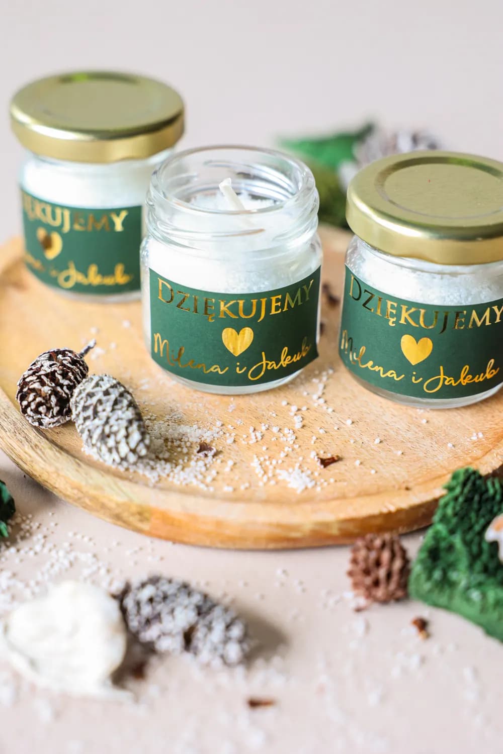 Świeca Zapachowa Simple nr 2 – Butelkowa Zieleń i Złocone Podziękowanie dla Gości