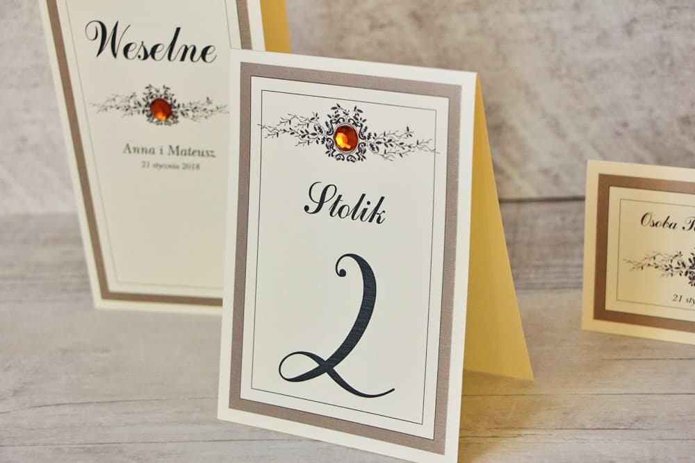 Eleganckie Numery na Stół z Koronką i Cyrkonią, Papier Len | Numerki i Oznaczenia Stołów Weselnych | Z Koronką nr 4