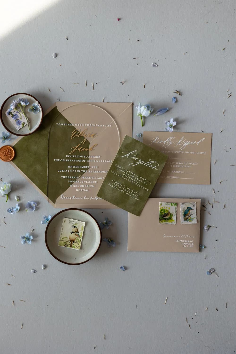 Zaproszenia na Wesele PR18 – Styl Glamour na Pleksi z Oliwkowym Welurem