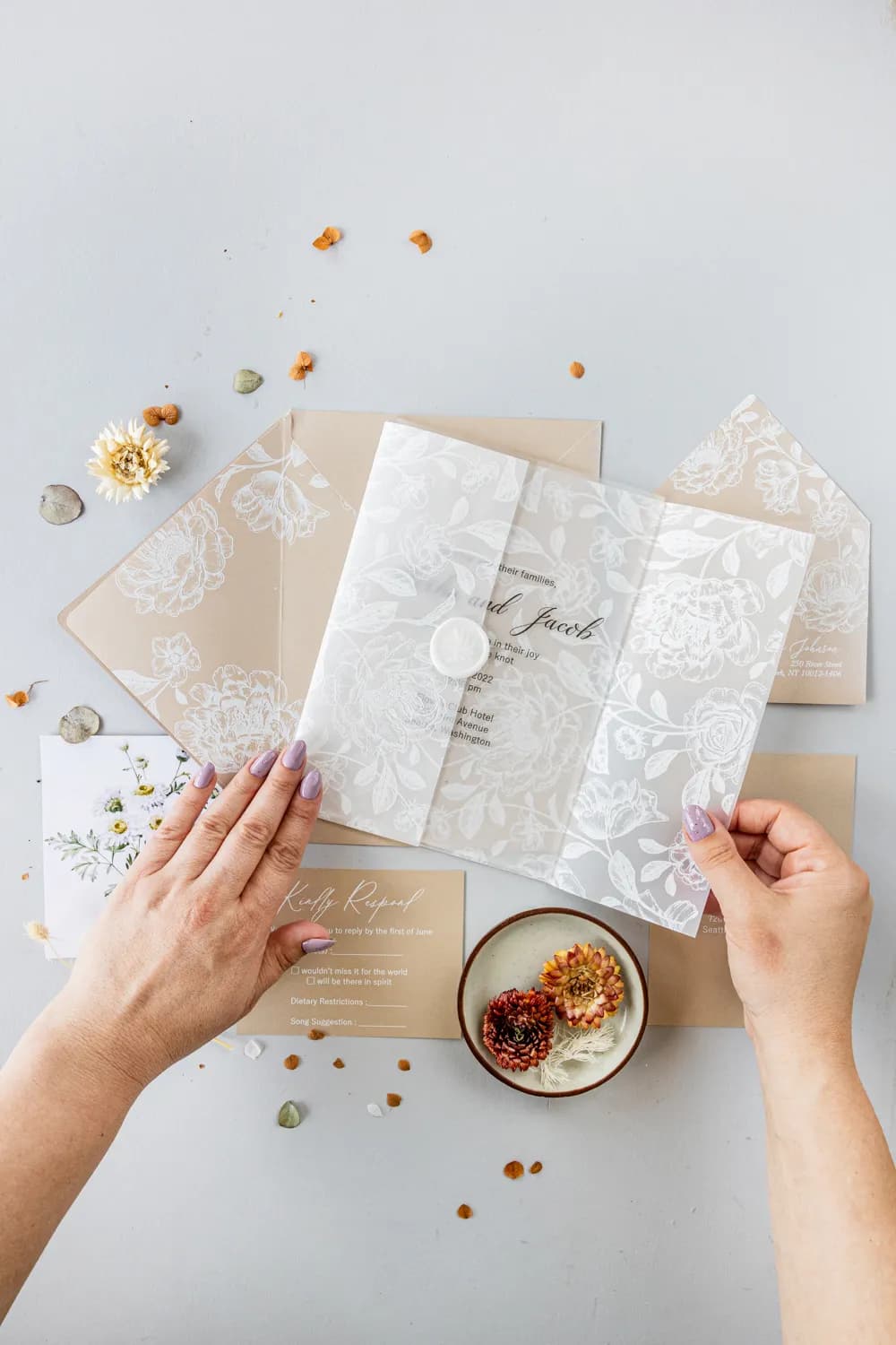 Zaproszenia na Wesele PR26 – Szklane Karty z Motywem Białych Kwiatów - 4