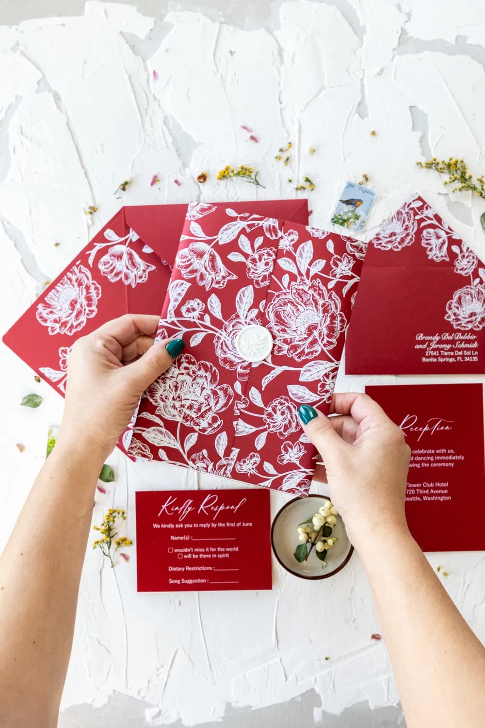 Zaproszenia na Wesele PR31 – Szklane Karty w Stylu Glamour z Czerwoną Kopertą - 2