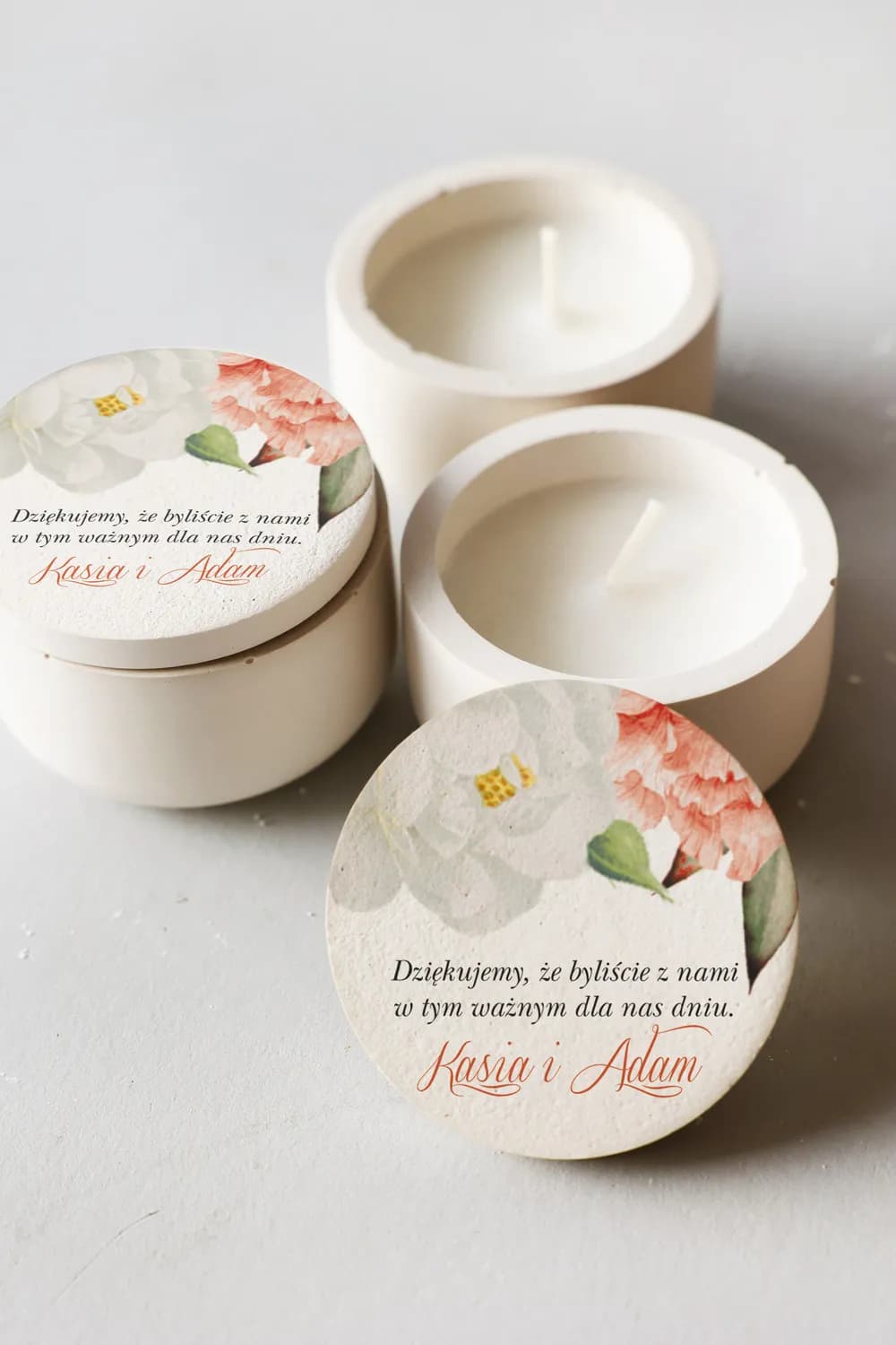 Świeczka Sojowa Kraft nr 1 – Różowe Kwiaty i Podziękowanie dla Gości