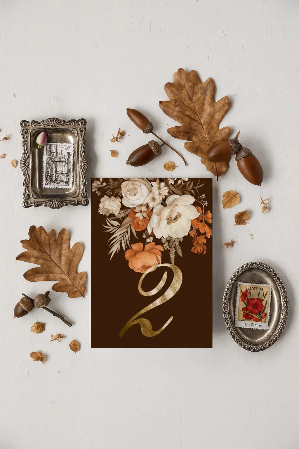 Brązowe numerki na stół weselny ze złoceniem – Ruskus nr 4