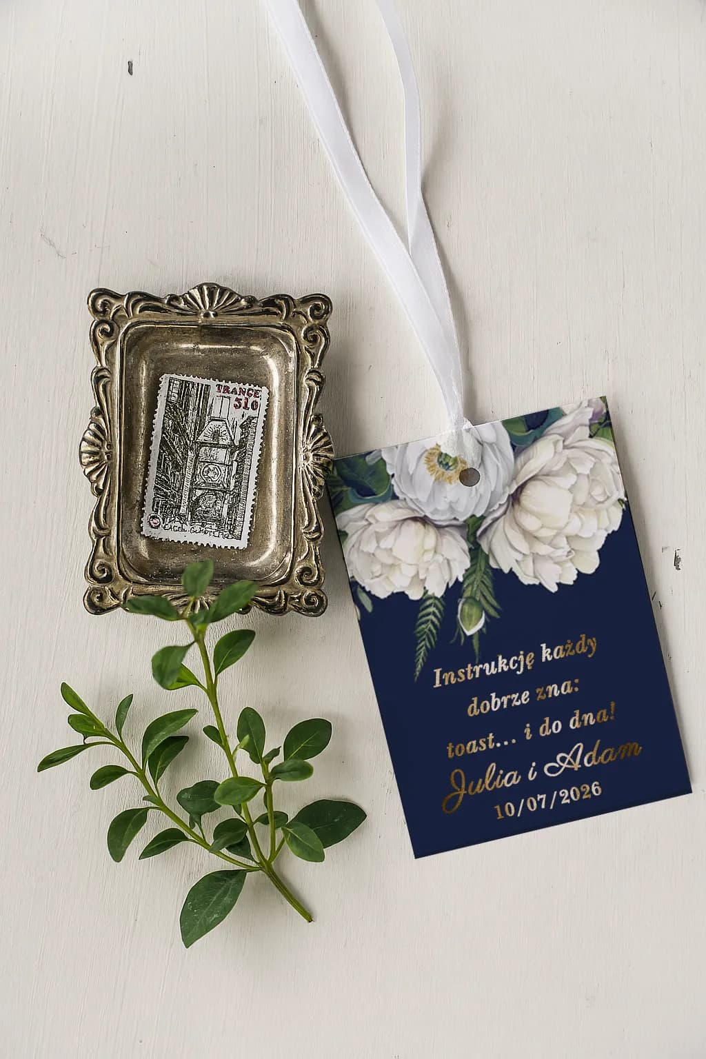 Granatowe zawieszki na alkohol z piwoniami – Ruskus nr 3