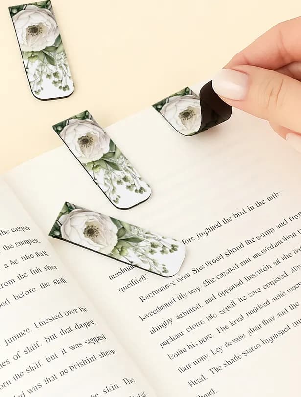 Elegancka zakładka magnetyczna z białą różą | Personalizowany upominek dla gości weselnych w stylu greenery | Impresja nr 3 - 2