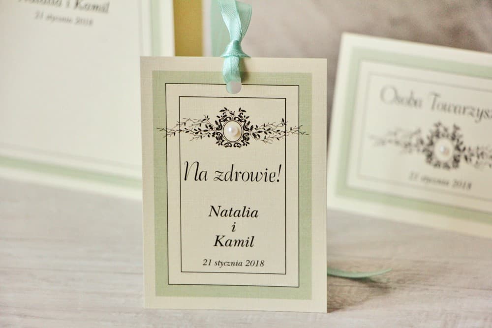 Eleganckie zawieszki z koronką i perełką, papier lniany | Zawieszki na wódkę weselną, alkohol, butelki | Z Koronką nr 8