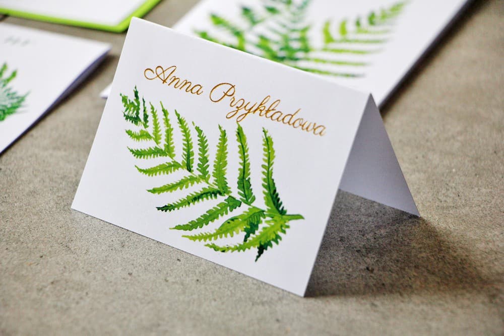 Winietki Ślubne Cykade nr 11 – Złocone Wizytówki na Stół z Motywem Paproci