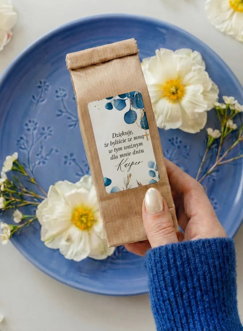 Herbata jako podziękowanie komunijne, etykieta z liśćmi eukaliptusa w odcieniach błękitu | upominki | Matylda nr 5