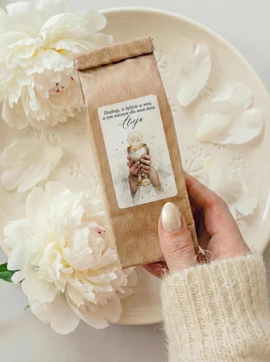 Herbata czarna jako upominek komunijny z ilustracją przyjęcia Eucharystii | Matylda nr 17