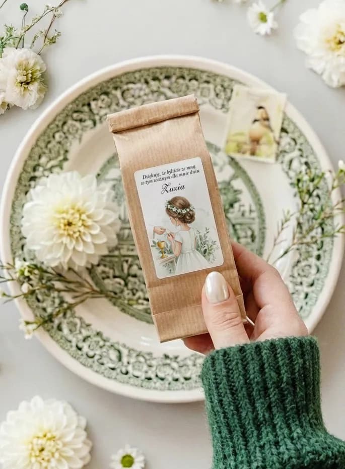 Herbata komunijna w torebce kraft z ilustracją dziewczynki przy Komunii | podziękowania komunijne | Matylda nr 19