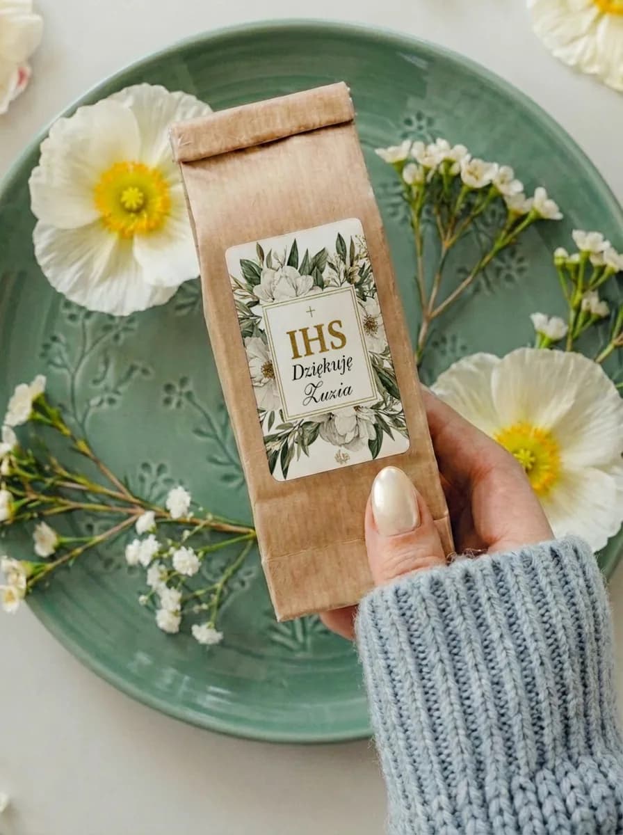 Podziękowania komunijne herbata z białymi kwiatami i symbolem IHS w zielonej oprawie | prezent | Matylda nr 25