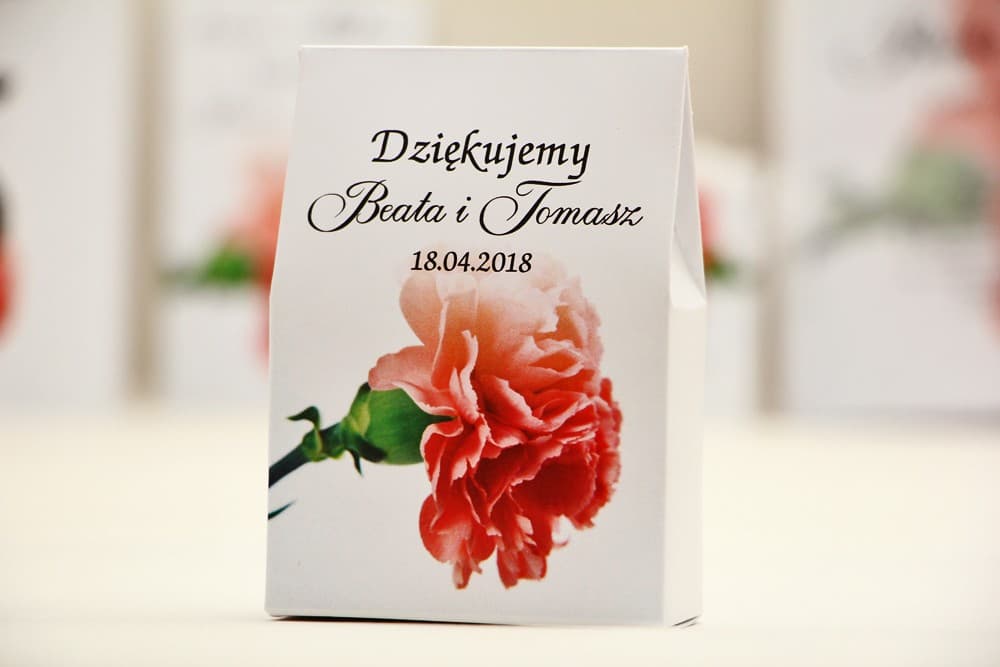 Eleganckie Pudełeczko z Różowym Goździkiem i Słodyczami | Podziękowania dla Gości Weselnych | Elegant nr 10