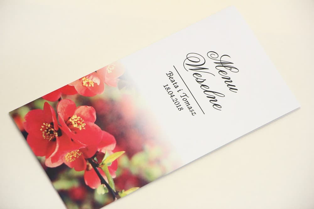 Eleganckie Menu Weselne z Czerwonymi Kwiatami Pigwowca | Karta Dań na Stół, Personalizowane Dodatki Ślubne | Elegant nr 15
