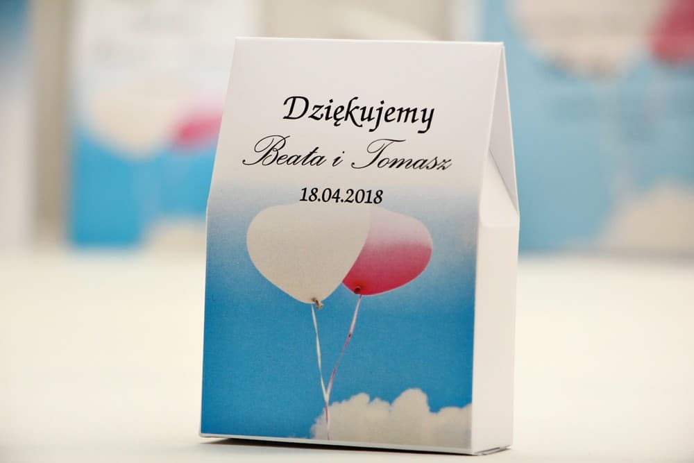 Pudełeczka z personalizacją i słodyczami, motyw balony na błękitnym niebie | Podziękowania dla gości, upominki | Elegant nr 18