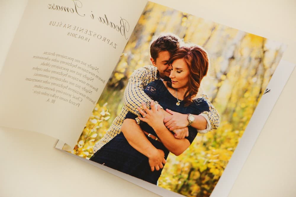 Zaproszenia ślubne ze zdjęciem na kalce przewiązane tasiemką w nowoczesnym stylu Elegant nr 22 - 3