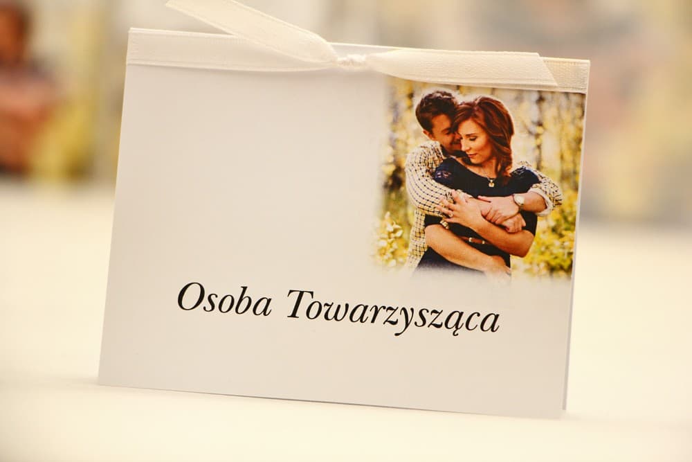 Winietki Ślubne Elegant nr 22 – Wizytówki na Stół ze Zdjęciem Pary Młodej i Tasiemką