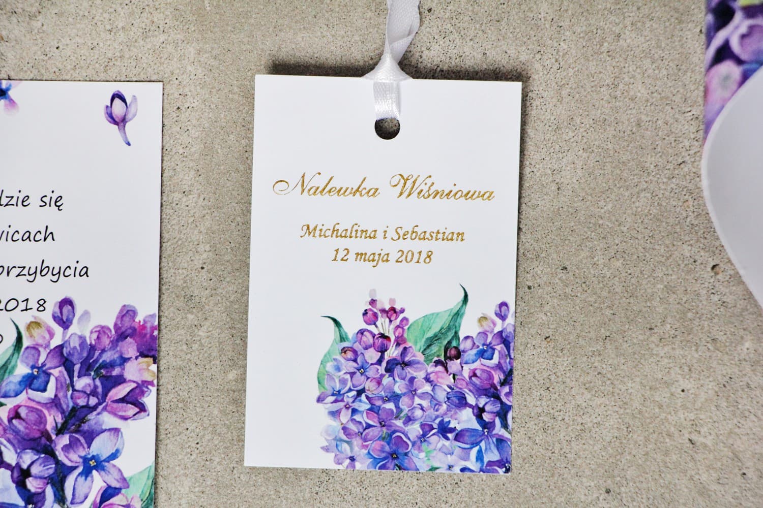 Złocone Zawieszki na Alkohol z Fioletowym Bzem | Eleganckie Zawieszki na Wódkę Weselną | Sorento nr 11