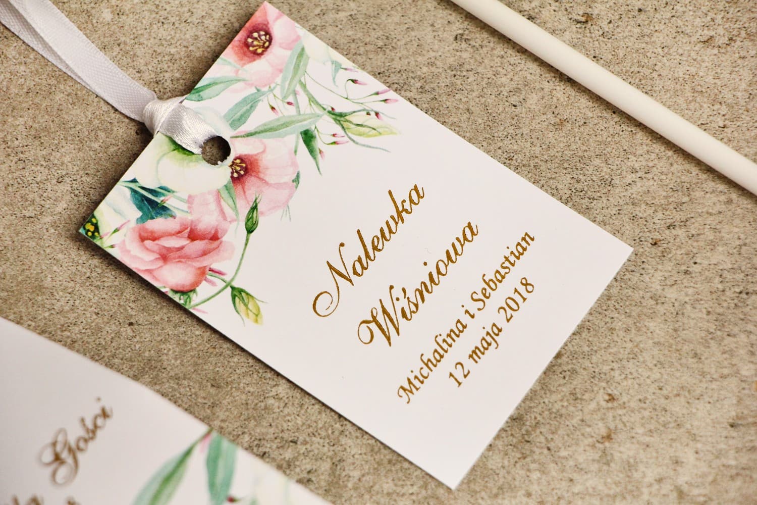 Złocone Zawieszki na Alkohol Weselny z Eustomą | Eleganckie Przywieszki na Butelki | Sorento nr 8