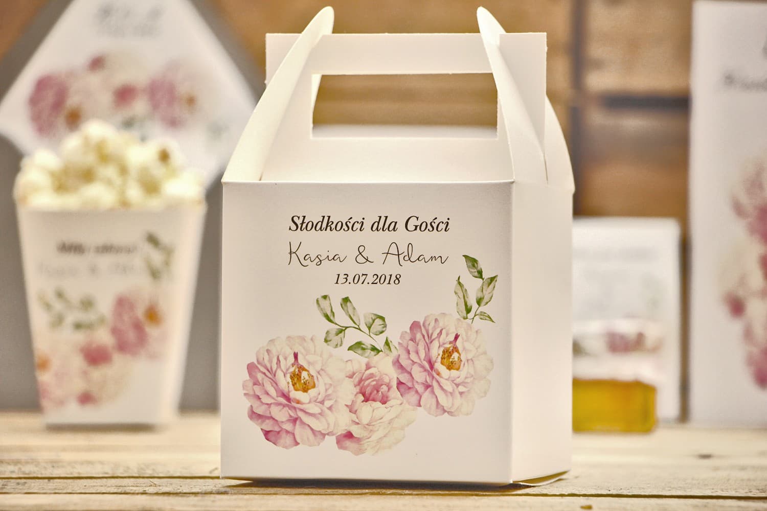 Pudełko na Ciasto z Rączką Pudrowe Róże | Personalizowane Opakowania na Słodkości Weselne | Kalia nr 6