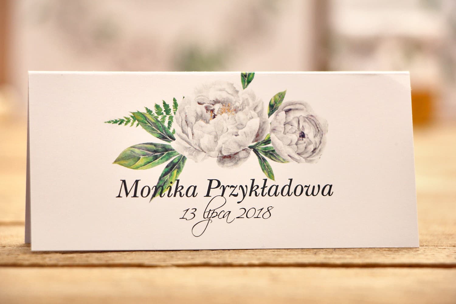 Winietki Ślubne Kalia nr 8 – Wizytówki na Stół z Motywem Białych Piwonii