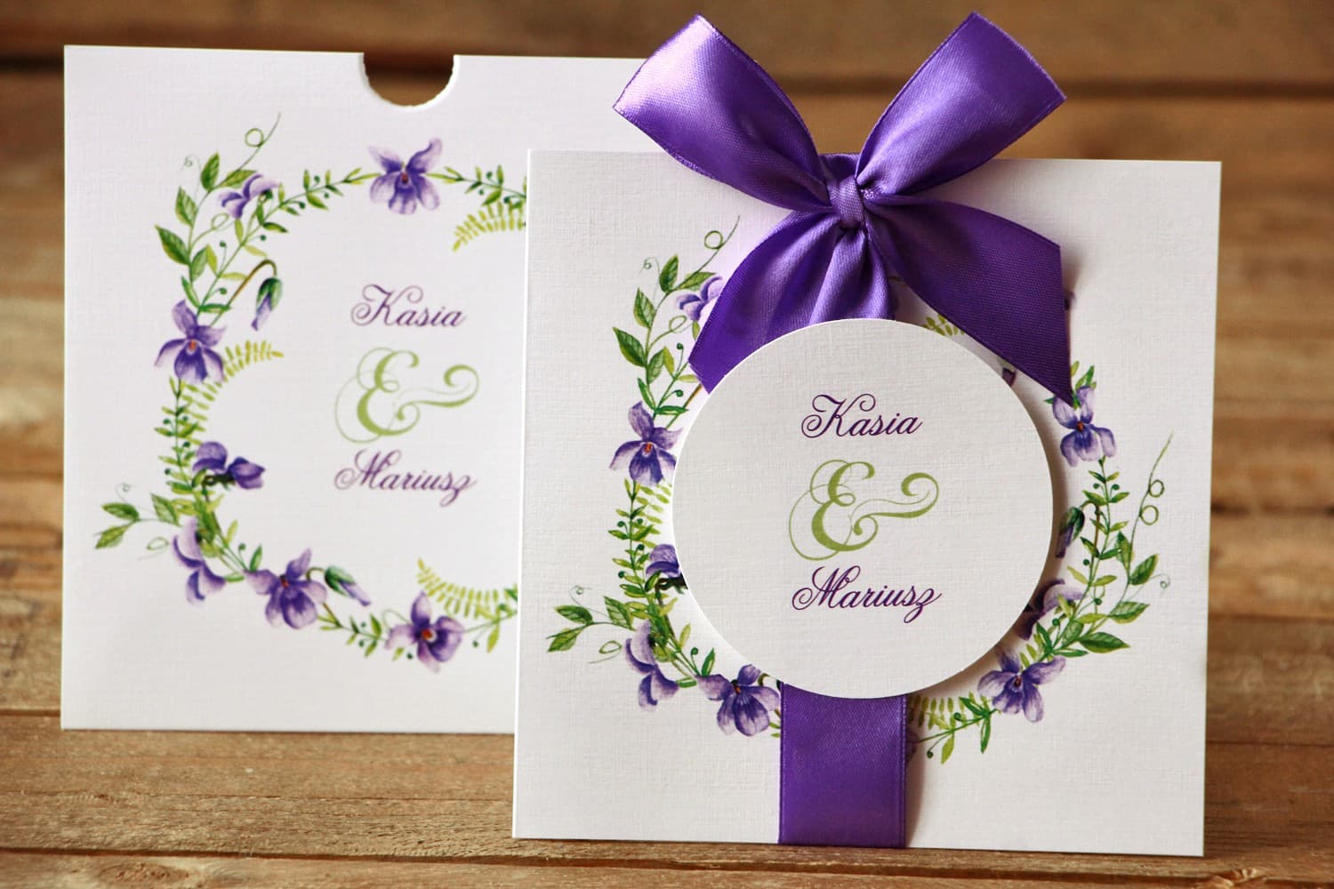 Zaproszenia ślubne w etui zdobione fioletowymi bratkami – Malowane Kwiaty nr 11 - 3