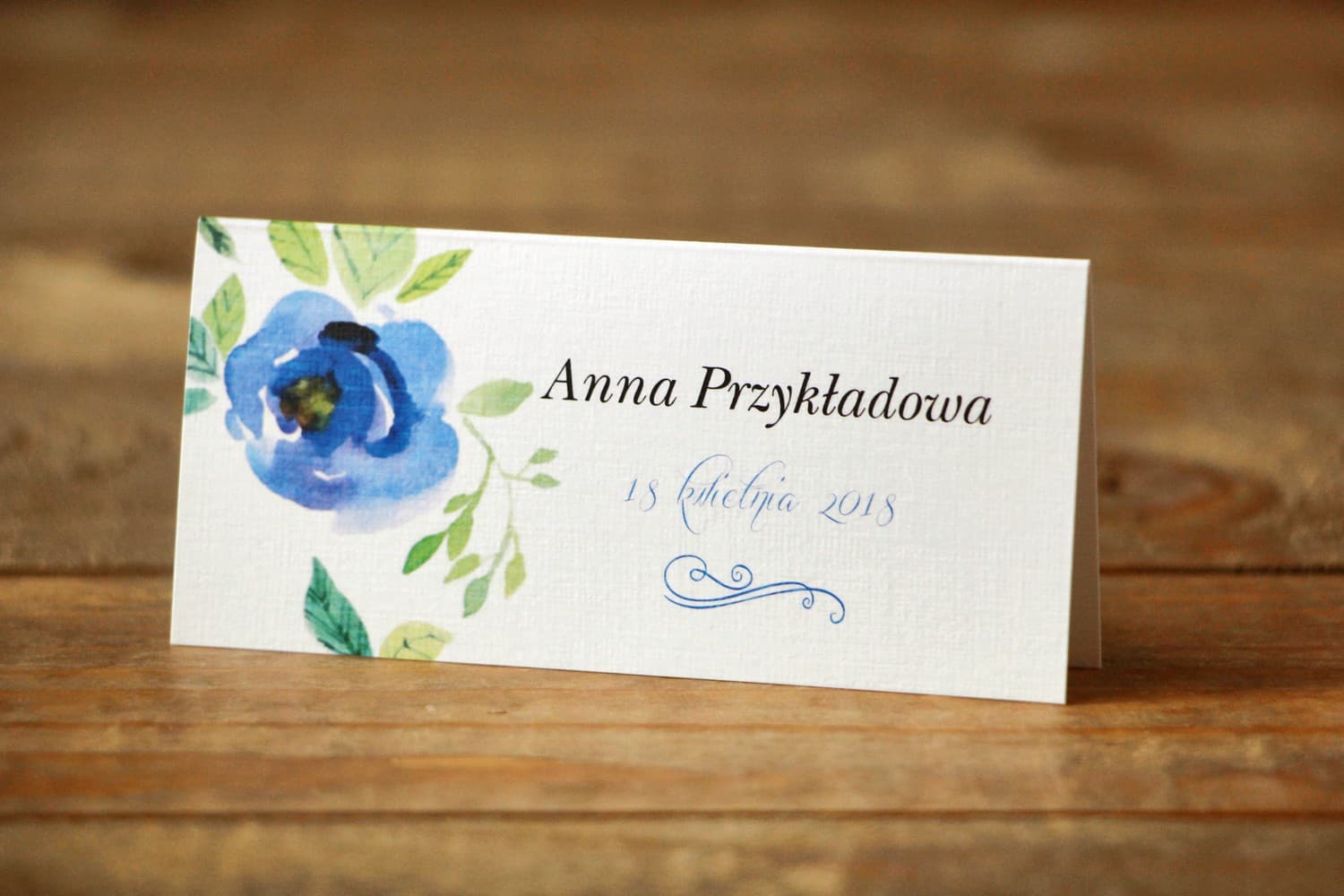 Winietki Ślubne Malowane Kwiaty nr 23 – Wizytówki na Stół z Motywem Akwarelowych Chabrów