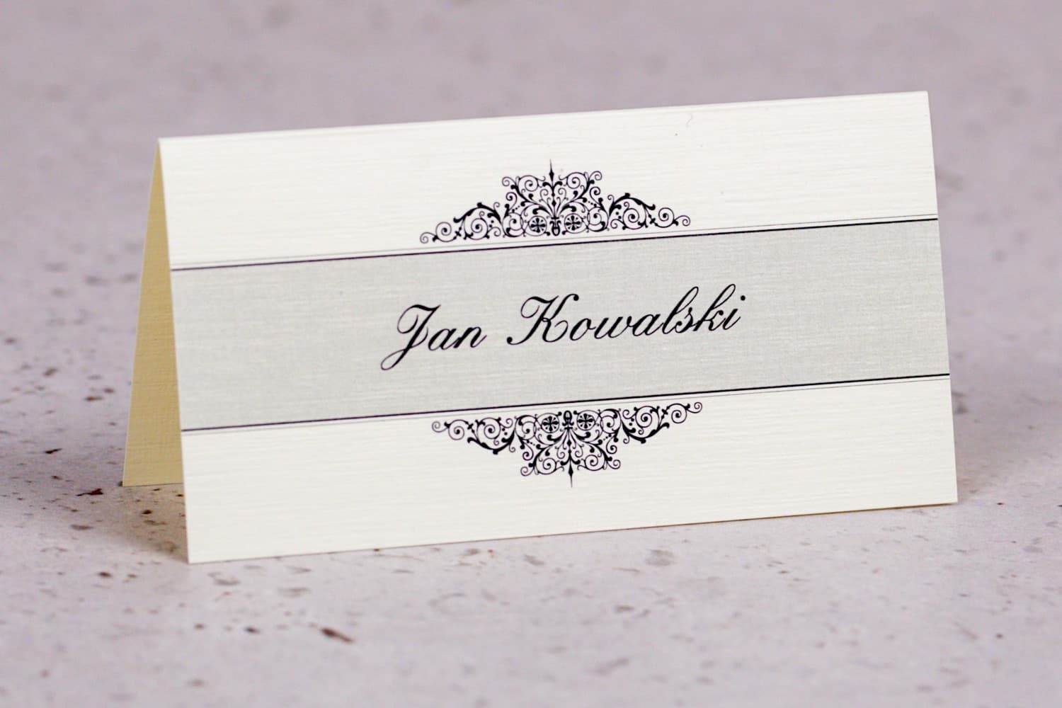 Winietki Ślubne Arte nr 4 – Eleganckie Wizytówki na Stół z Motywem Złotych Obrączek