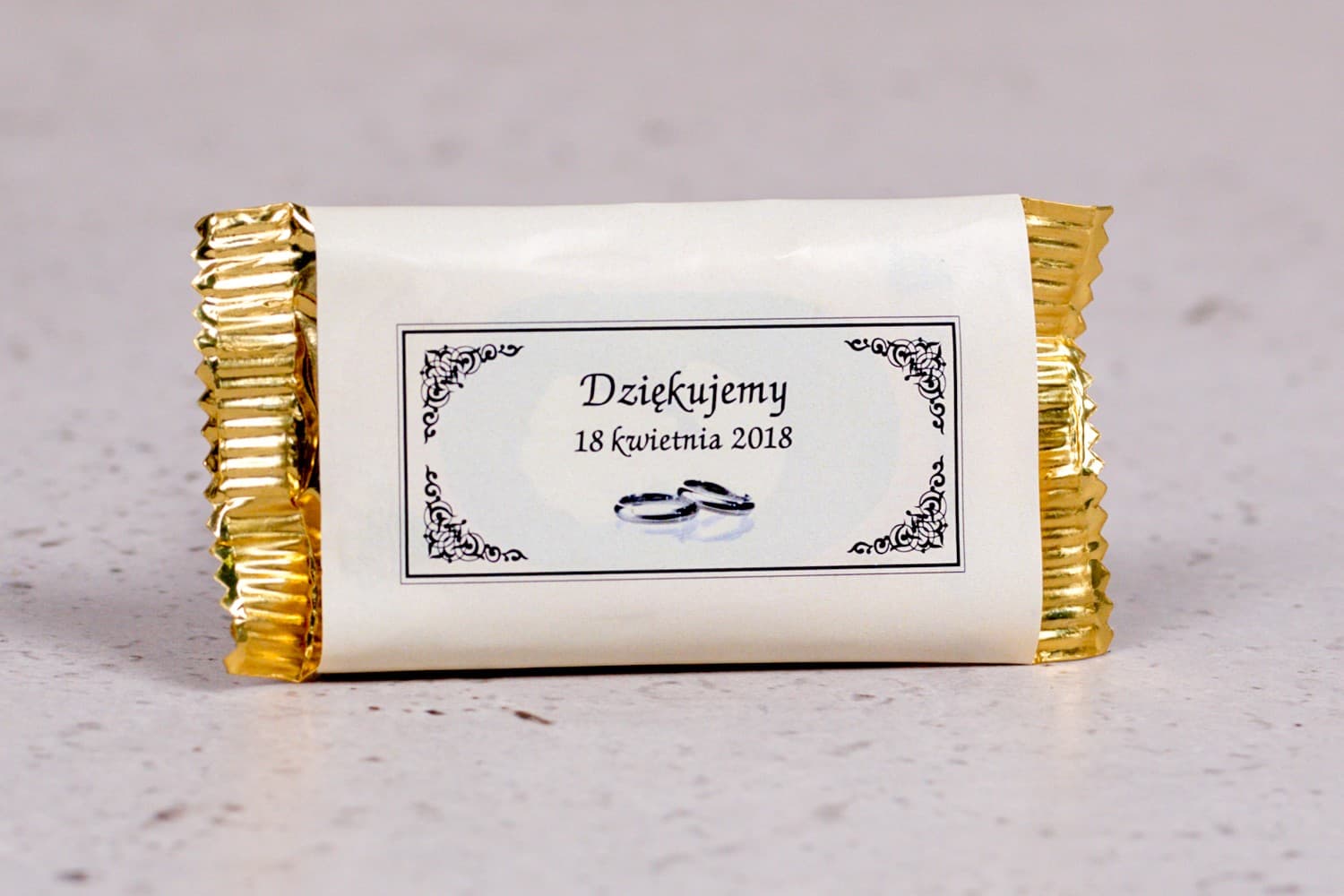 Czekoladki ślubne Ecru ze złotymi obrączkami | Eleganckie podziękowania dla gości weselnych | Arte nr 2