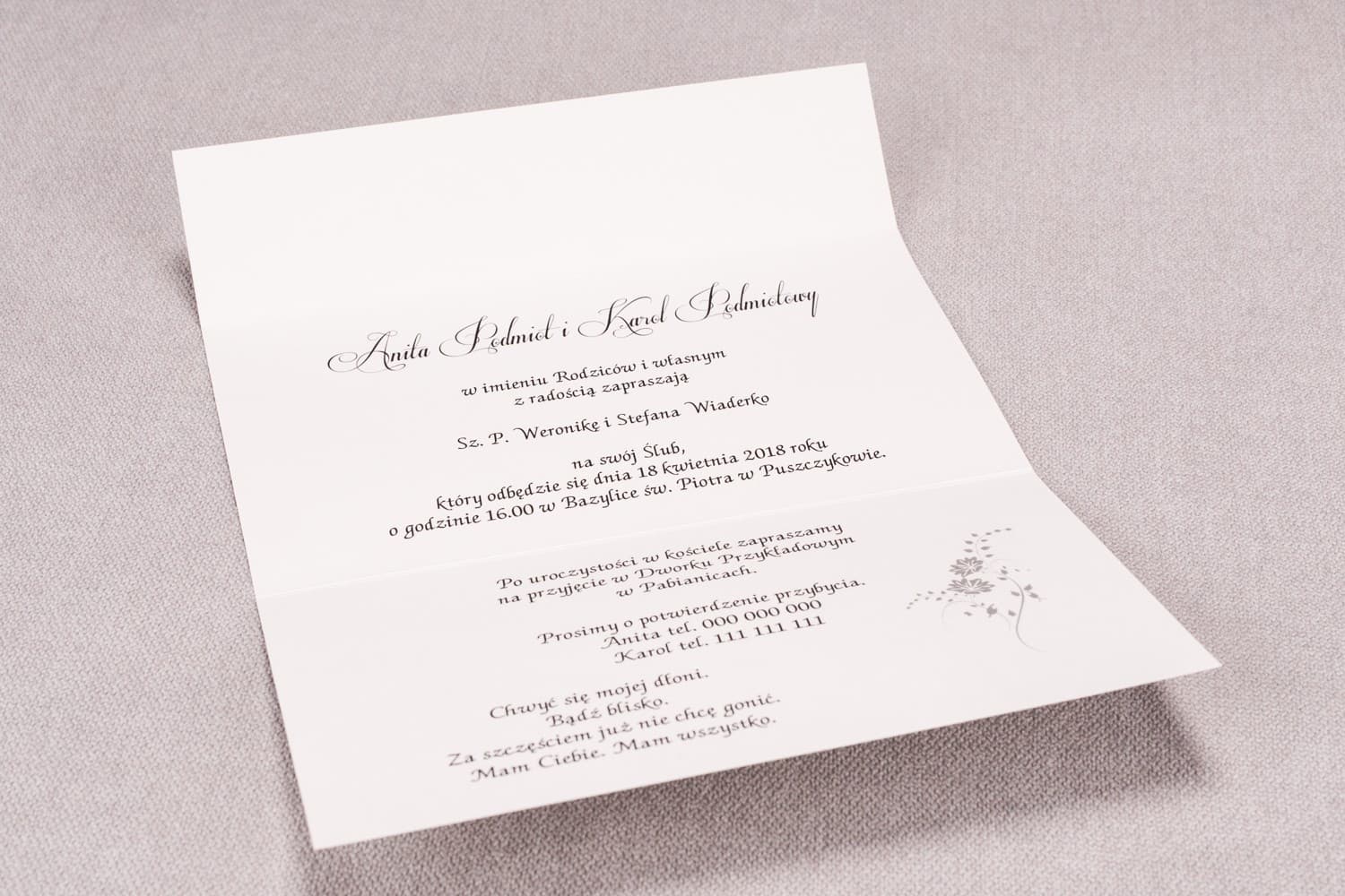 Zaproszenia ślubne klasyczne z szarą kokardką i delikatnym ornamentem – Madras nr 6 - 2