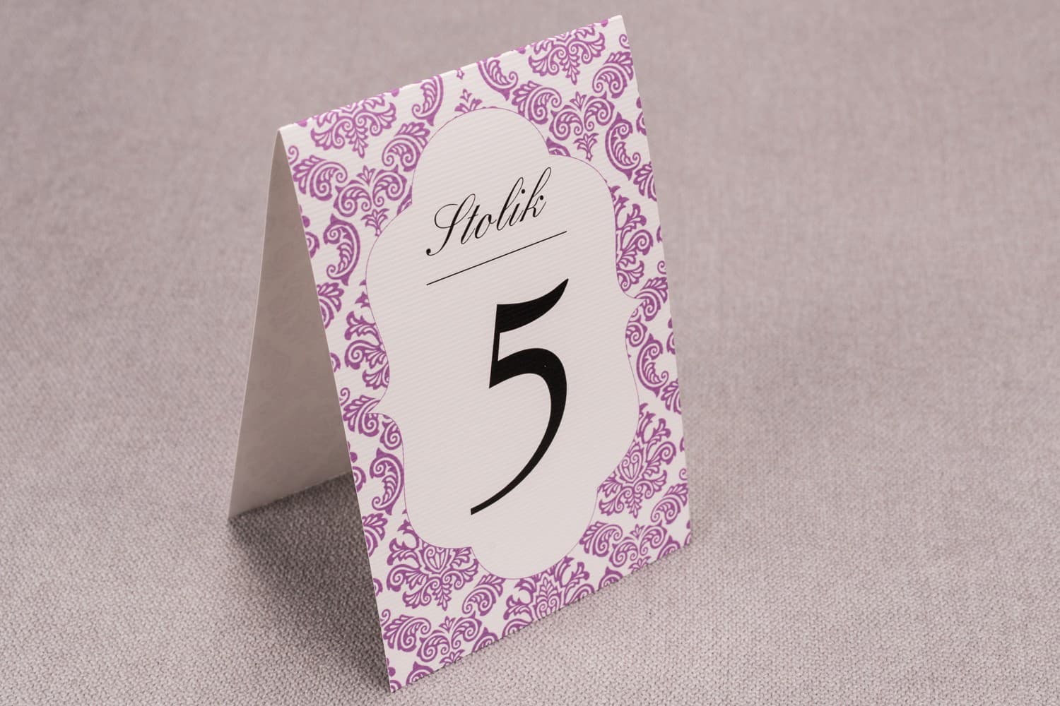 Stojące Numerki na Stół Weselny Różowe Ornamenty | Eleganckie Oznaczenia Stołów | Madras nr 4