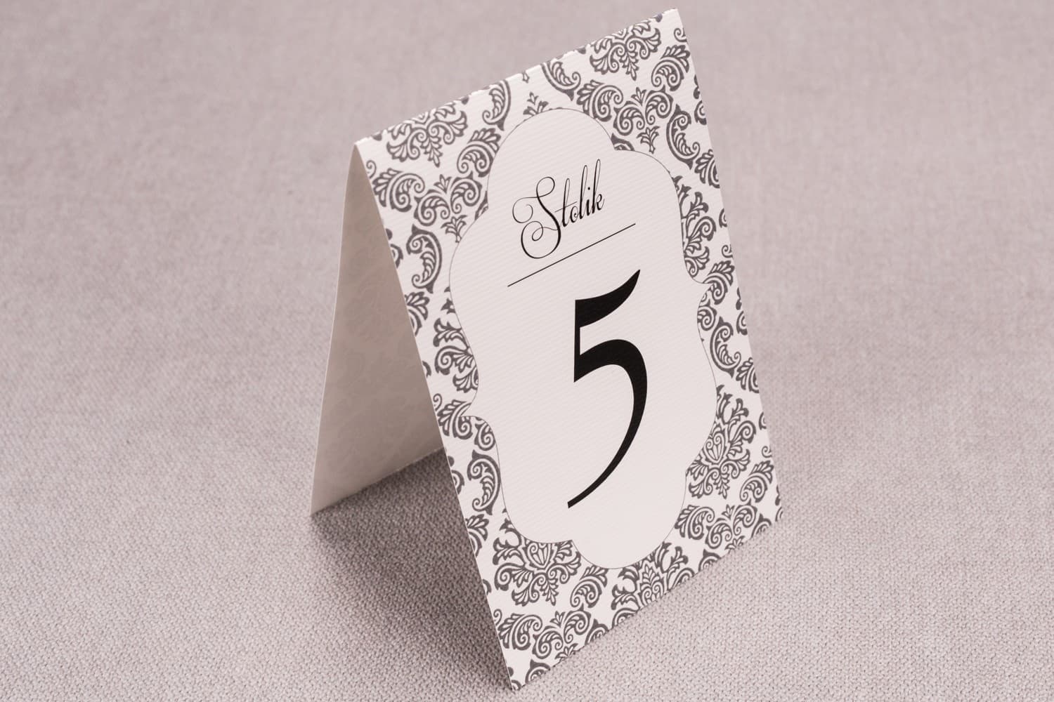 Eleganckie Numery na Stół z Szarym Ornamentem | Numerki na Stoły Weselne | Madras nr 6