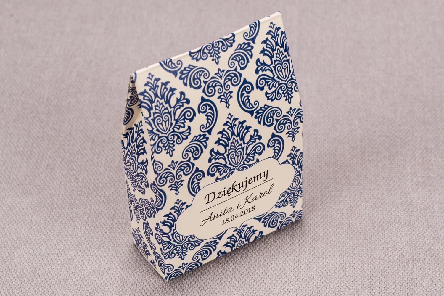 Eleganckie pudełeczka ze słodyczami i chabrowym wzorem | Podziękowania dla gości weselnych | Madras nr 2
