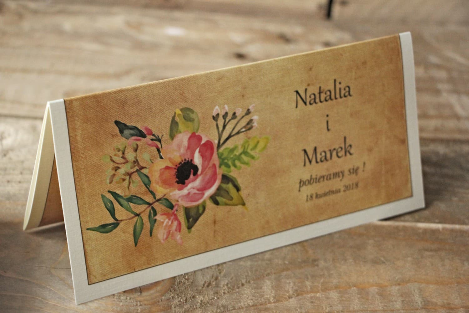Zaproszenia ślubne boho z różowymi kwiatami na papierze lnianym – Karmelowe nr 2