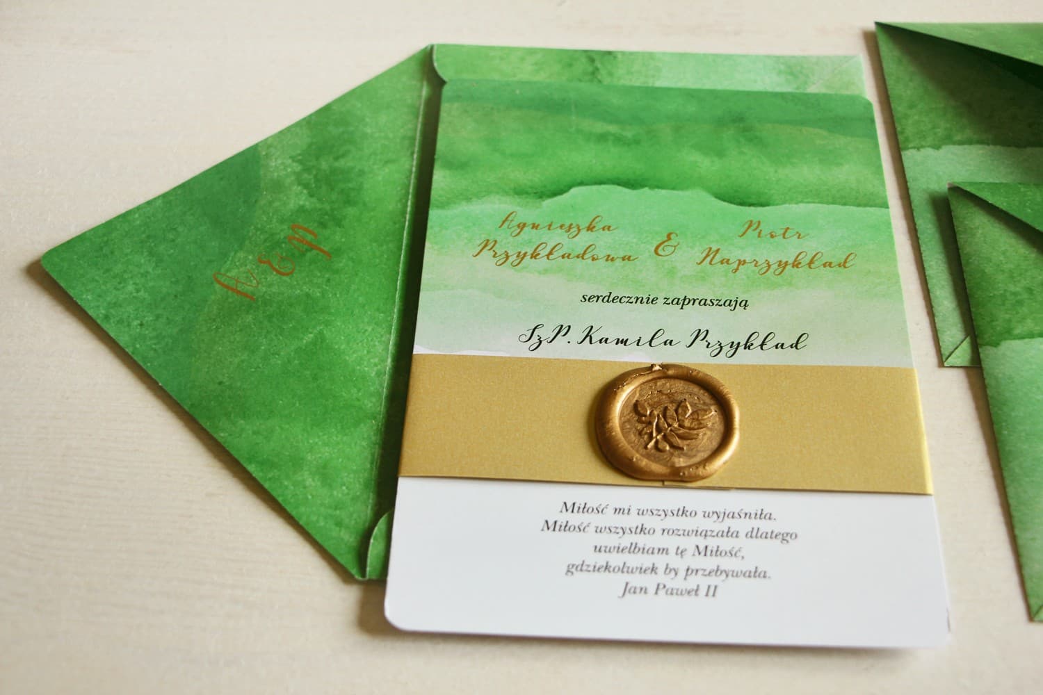 Zaproszenia ślubne glamour z zieloną akwarelą, złoceniem i lakiem Delfina nr 4 - 3