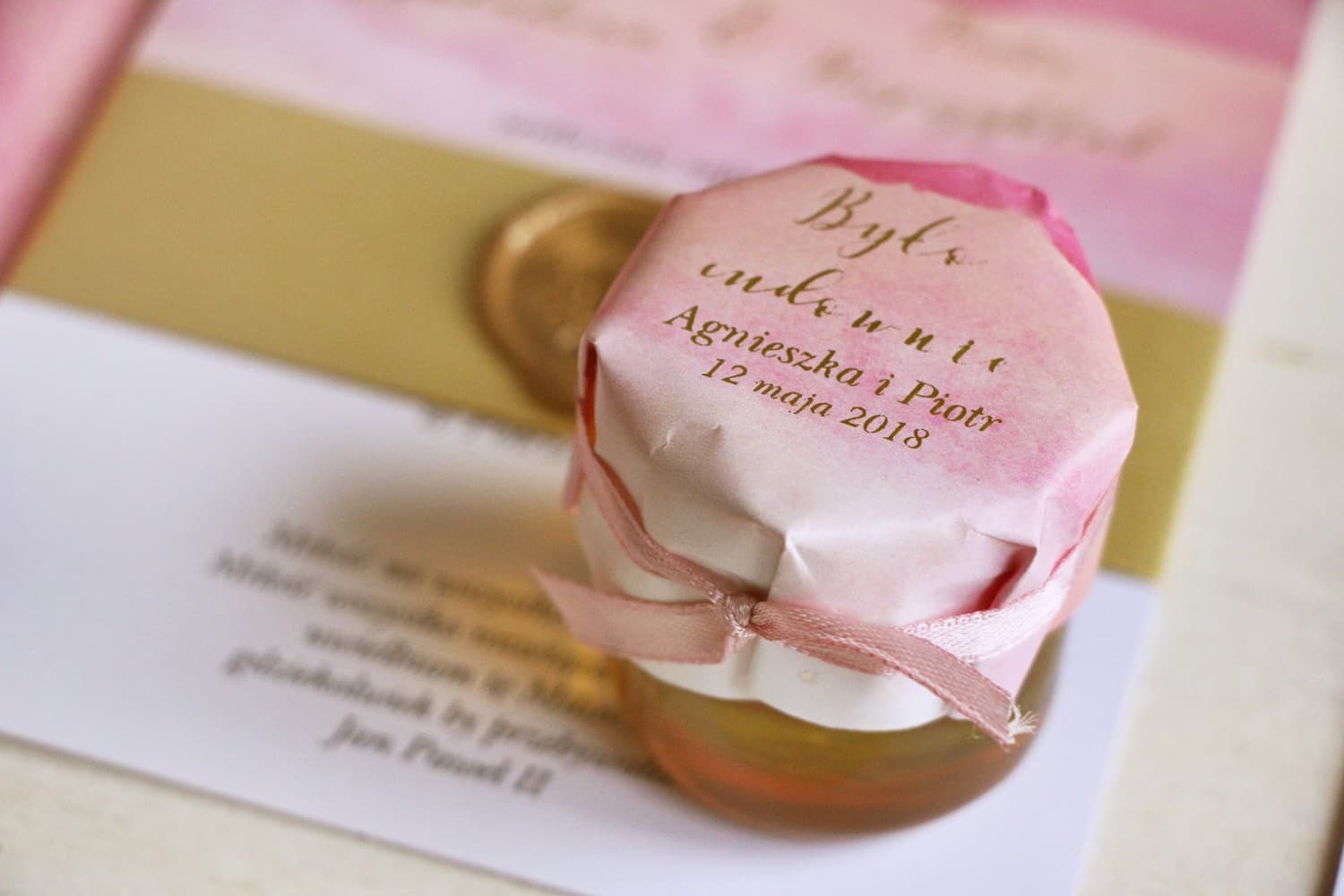 Złocone Miodziki Delfina nr 5 – Słodkie Podziękowanie z Różowym Motywem