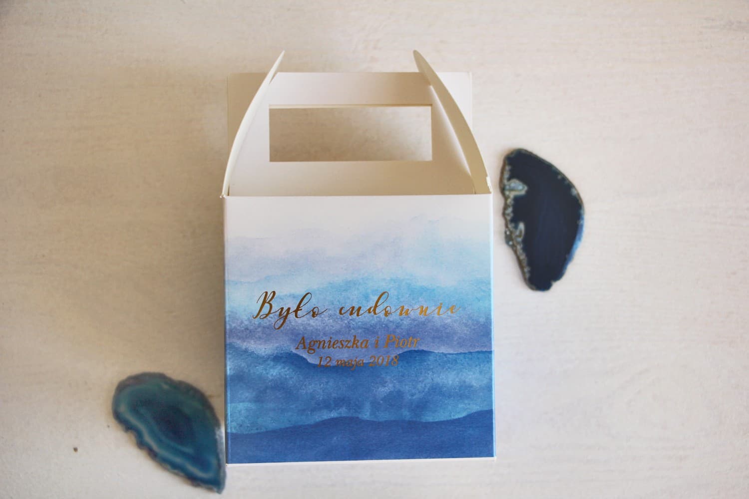 Pudełko na ciasto weselne personalizowane | Niebieskie akwarelowe ze złoceniem | Delfina nr 3
