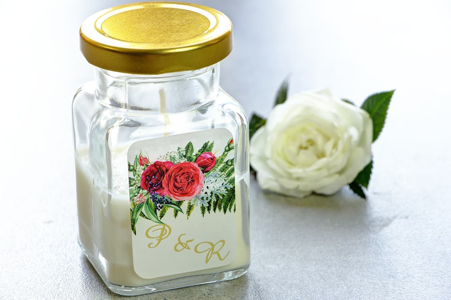 Naturalna Świeca Cykade nr 2 – Podziękowanie dla Gości z Czerwonymi Różami i Paprocią