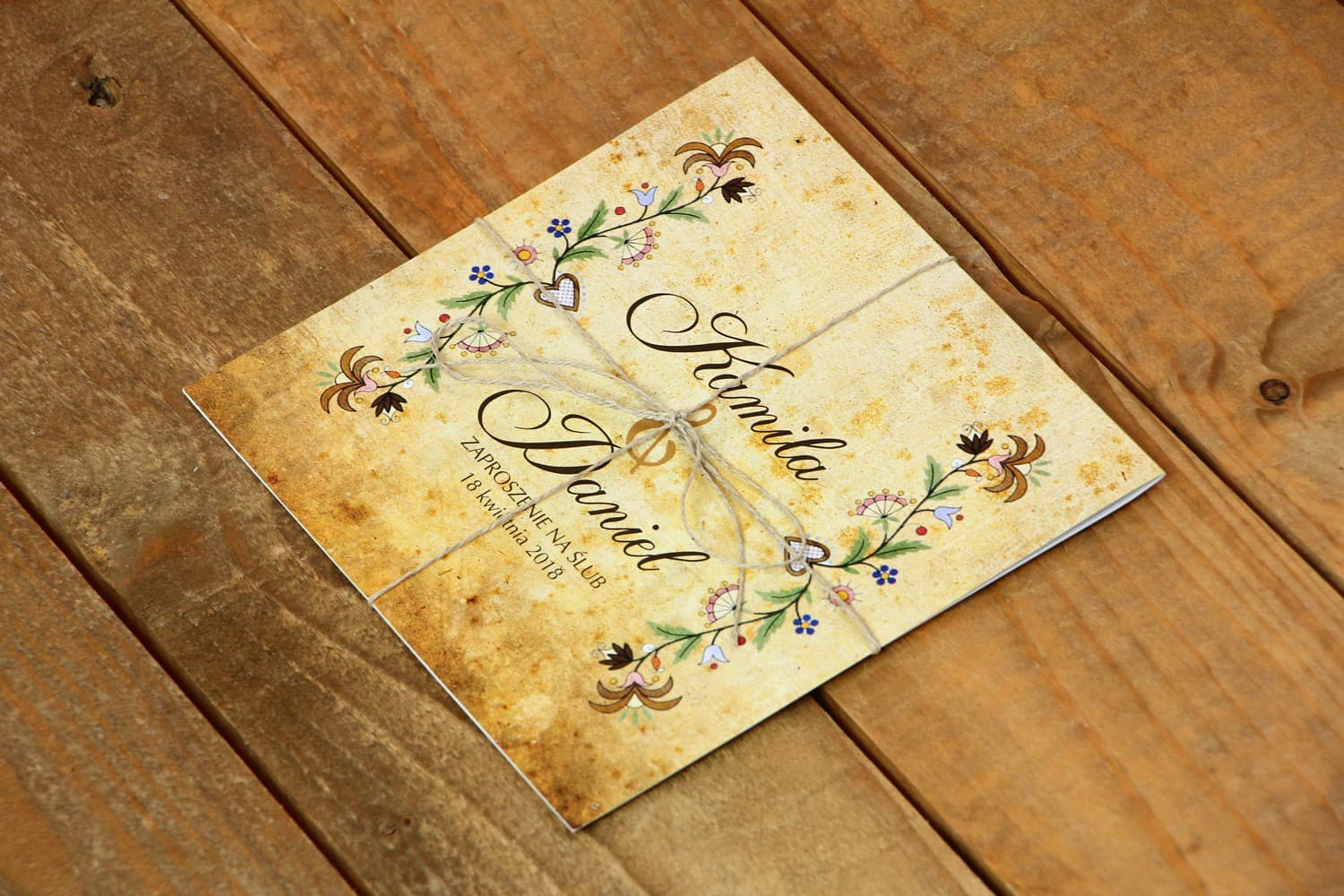 Zaproszenia ślubne kaszubskie z kolorowym wzorem i jutowym sznurkiem – Folk nr 3 - 2