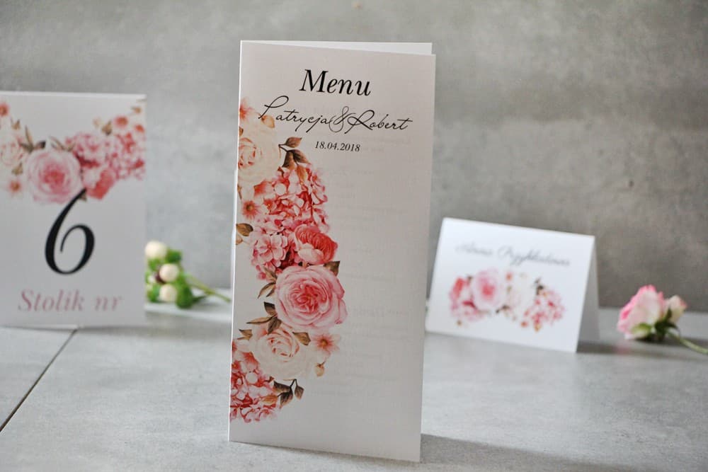 Romantyczne Menu Weselne z Różami i Hortensją, Pudrowy Róż | Eleganckie Karty Menu na Stół | Pistacjowe nr 23