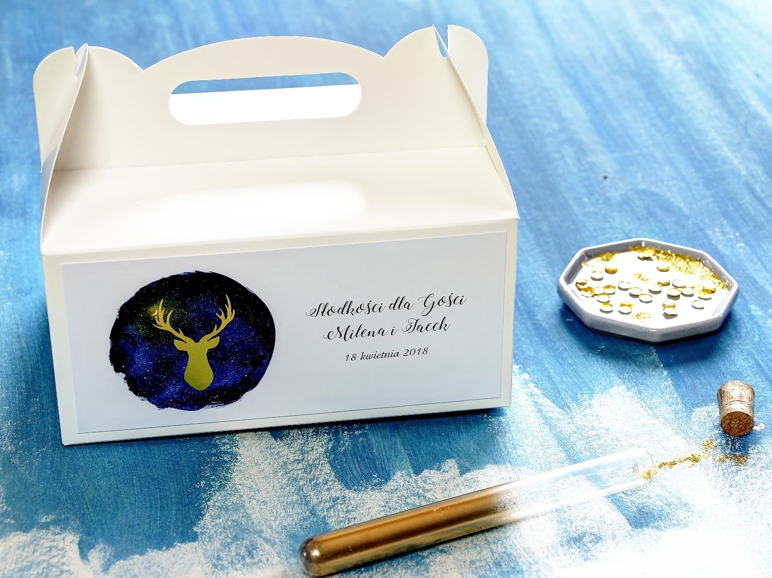 Złocone pudełko na ciasto z jeleniem, leśny motyw | Opakowania na ciasto weselne | Księżycowa Noc nr 5
