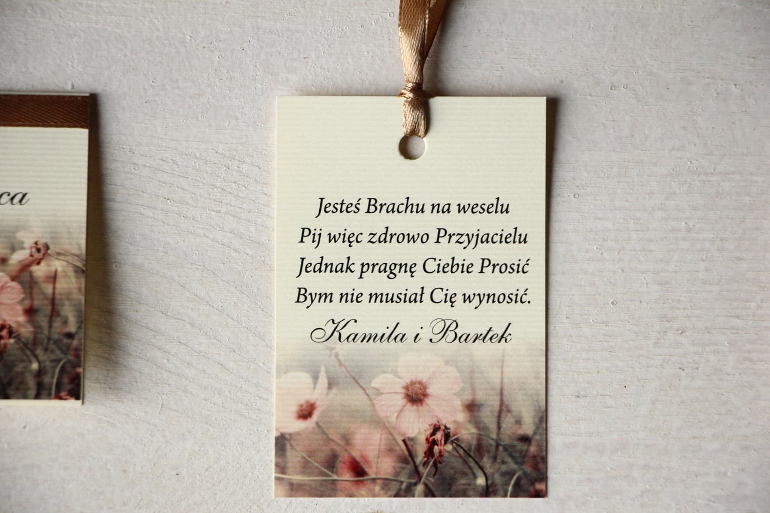 Jesienne Zawieszki na Wódkę Weselną Kwiaty | Kremowo-Brązowe Etykiety na Alkohol Personalizowane | Magnet nr 5