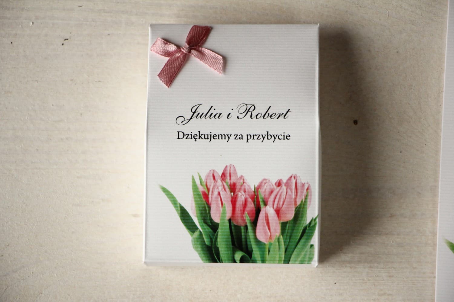 Pudełeczka z różowymi tulipanami na upominki | Podziękowania dla gości weselnych | Magnet nr 15