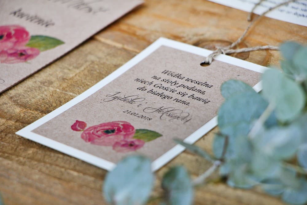 Zawieszki na Alkohol z Piwonią Akwarela, Papier Len | Zawieszki na Wódkę Weselną, Etykiety na Butelki | Margaret nr 2