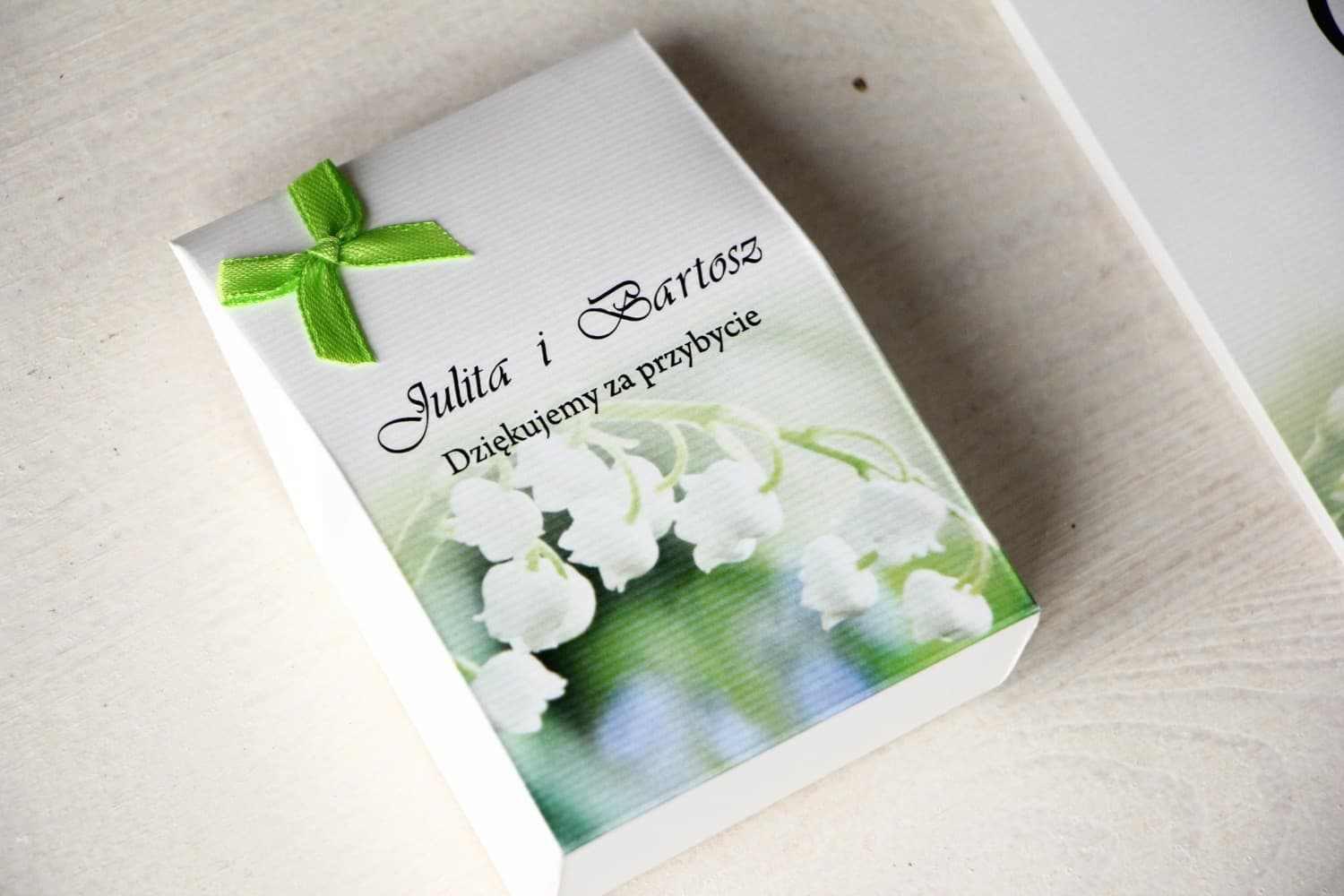 Pudełeczka z konwaliami na słodkie upominki | Podziękowania dla gości weselnych | Magnet nr 11