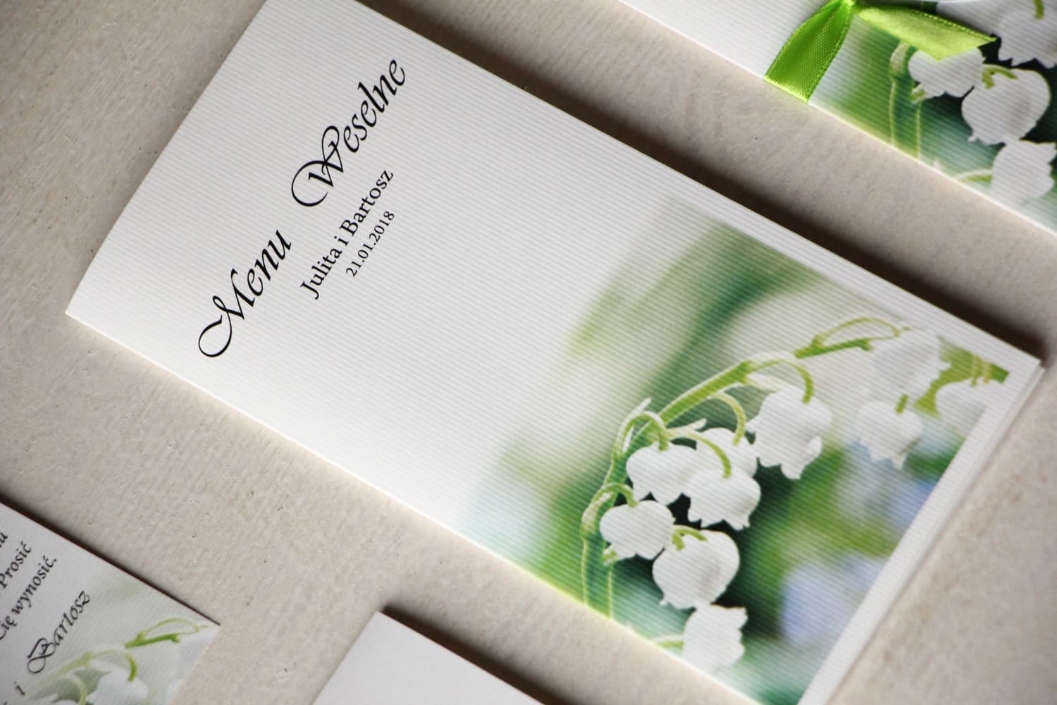 Eleganckie Menu Weselne Składane z Konwaliami | Karta Dań na Stół Weselny | Magnet Nr 11